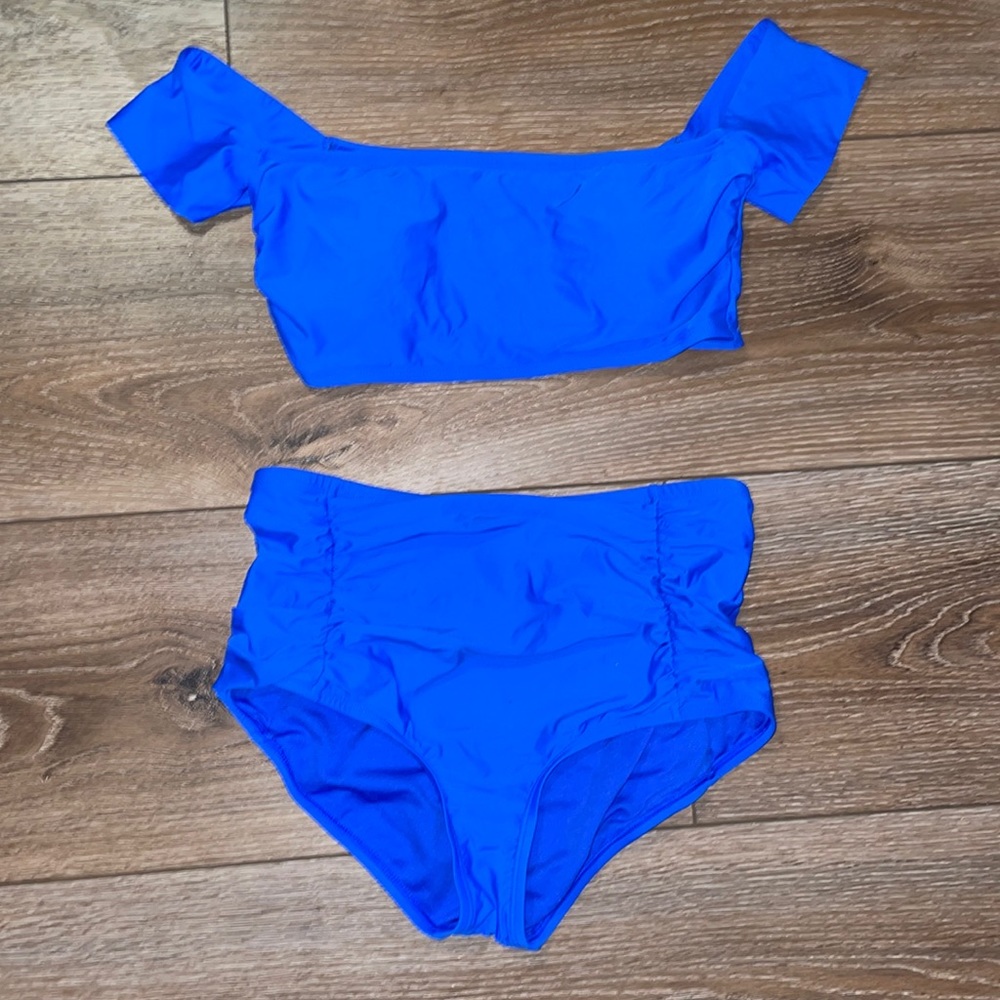 ***Like New Gianni Bini swimsuit***